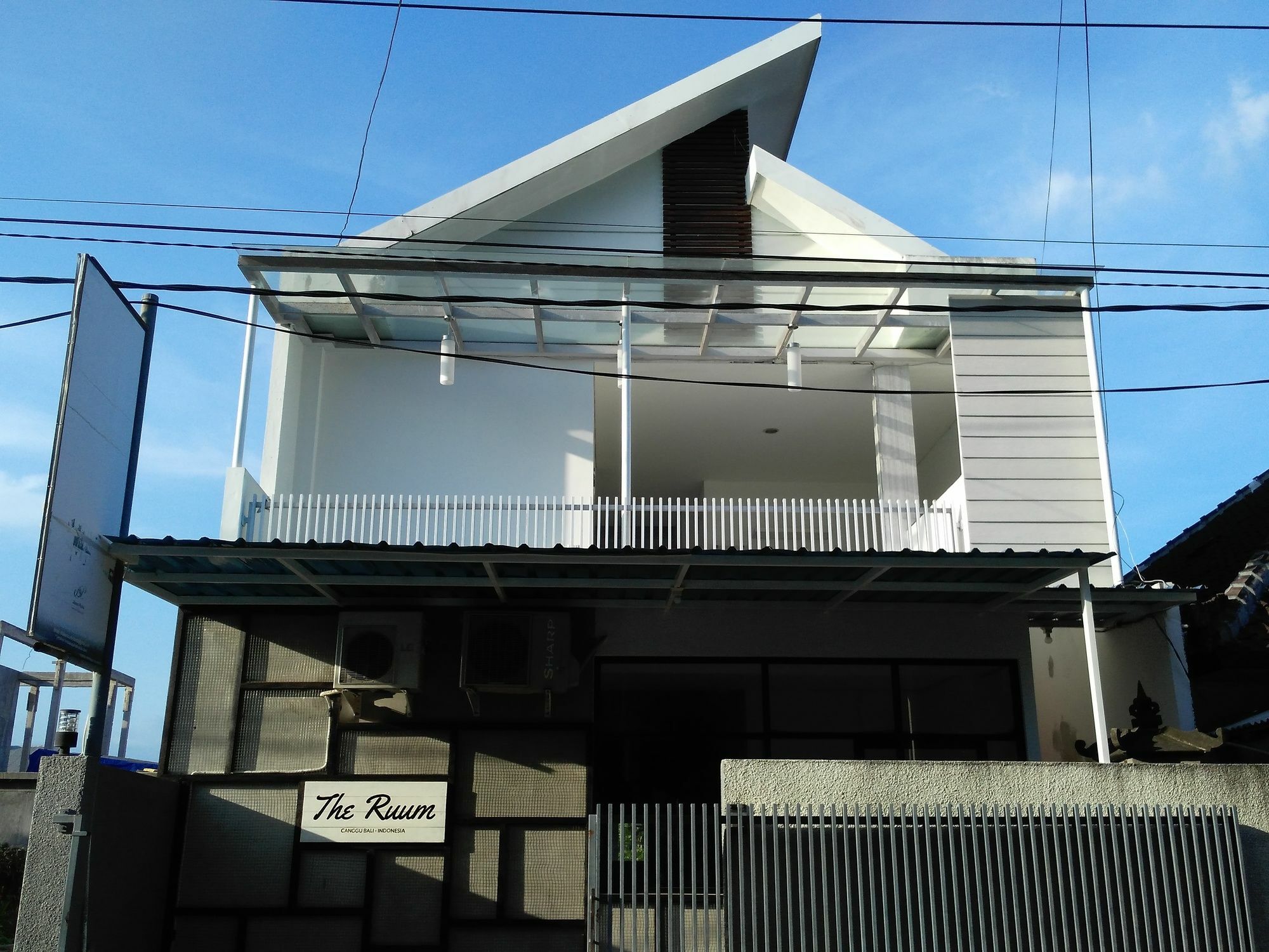 The Ruum Hostel Canggu Exterior photo